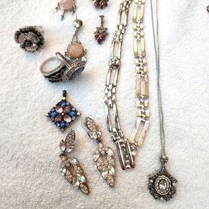 Various lot of vintage jewelry and rings sz 7s